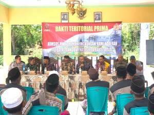 Lanal Batuporon Laksanakan Sosialisasi dan Bakti Sosial di Pulau Gili Genteng