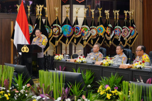 Sampaikan Rilis Akhir Tahun 2025, Kapolri Ajak Doakan Korban Bencana di Sumatera