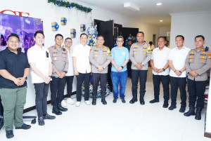 Pastikan Keamanan Natal, Kapolres Metro Jakarta Utara Tinjau Kesiapan Pengamanan Dua Gereja di Kelapa Gading