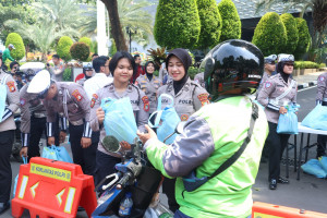 Jumat Peduli Polda Metro Jaya: Sinergi Polisi dan Ojol Wujudkan Jakarta Aman dan Nyaman