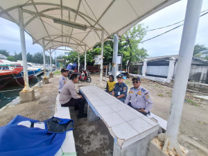Bhabinkamtibmas Pulau Tidung Sambangi Warga, Ajak Jaga Kamtibmas dan Sosialisasikan Hotline 110