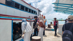 Polsek Kepulauan Seribu Selatan Gelar Pengamanan Dermaga Pulau Kelapa dalam Operasi Aman Nusa l 2025