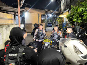 Patroli Brimob Polda Metro Jaya Membubarkan Pemuda Saat Pesta Miras Di Jakarta Timur