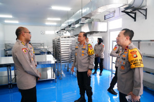 Kapolda Metro Jaya Tinjau SPPG Polri Palmerah Pastikan Siap Beroperasi 99,9 Persen