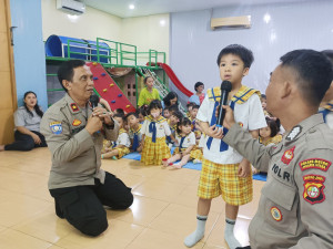 Sat Binmas Polres Metro Jakarta Utara Gelar Polisi Sahabat Anak di TK Mitra Penabur Kelapa Gading