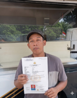 Urus SKCK di Layanan SKCK Keliling, Warga Nilai Pelayanan Polda Metro Jaya Memuaskan