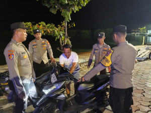 Jakarta On The Spot Dini Hari, Polsek Kepulauan Seribu Utara Tingkatkan Patroli Dialogis dan Sosialisasi Layanan Polisi 110