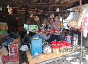 Jumat Berkah Polsek Metro Penjaringan, Polisi Berbagi dan Perkuat Pesan Kamtibmas