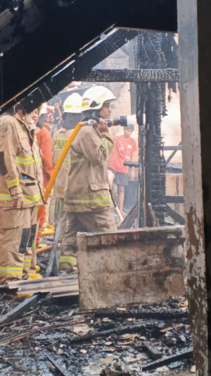 Polisi Selidiki Kebakaran di Muara Baru, Empat Rumah Warga Hangus Terbakar