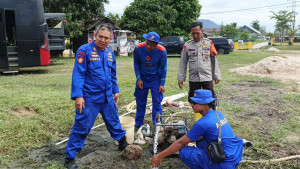 Sentuhan Kemanusiaan Polri, Tim Sar Korpolairud Bantu Warga Batang Anal Lewat Pembuatan Sumur Bor