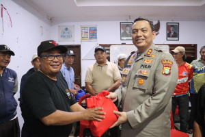 Kapolres Tanjung Priok Sambangi Satkamling Muara Angke Dengar Aspirasi Warga