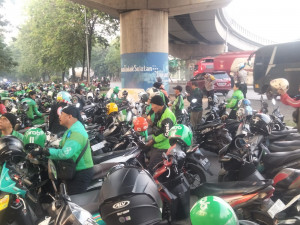 Polsek Koja Laksanakan Patroli Terbuka dan Pengaturan Lalin di Pasar Ular Plumpang