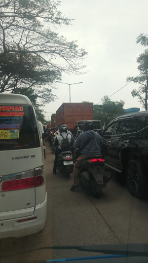 Kemacetan di Jalan Marunda-Cilincing Dikeluhkan, Warga Minta Pengaturan Lalu Lintas demi Kelancaran Pengguna Jalan