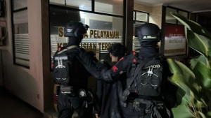 Brimob Batalyon D Pelopor Ringkus Terduga Pencuri Saat Patroli di Bekasi