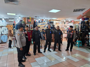 Patroli Jalan Kaki Polsek Pademangan Perketat Keamanan di ITC Mangga Dua