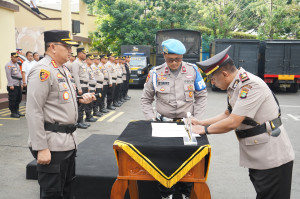 Kapolres Metro Jakarta Utara Pimpin Apel Pelantikan Kasat Tahti, Dihadiri 398 Personel