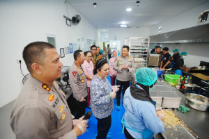 Titiek Soeharto Salut SPPG Polri Higienis, Bisa Jadi Contoh SPPG Se- Indonesia