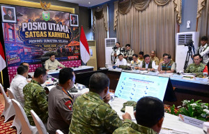 Panglima TNI Dampingi Presiden Prabowo Tinjau Penanganan Karhutla di Riau dan Sumatera Selatan