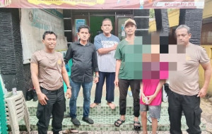 Polisi Selamatkan Anak Hampir Terseret di Kali Kresek