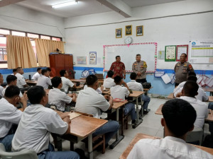 Polsek Pademangan Gelar Police Go To School di SMKN 55, Tekankan Bahaya Narkoba dan Kenakalan Remaja