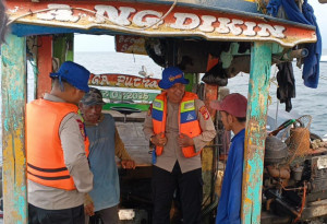 Jakarta On The Spot, Satpolairud Polres Kepulauan Seribu Sambangi Penjaga Pulau dan Sosialisasikan Layanan Polisi 110